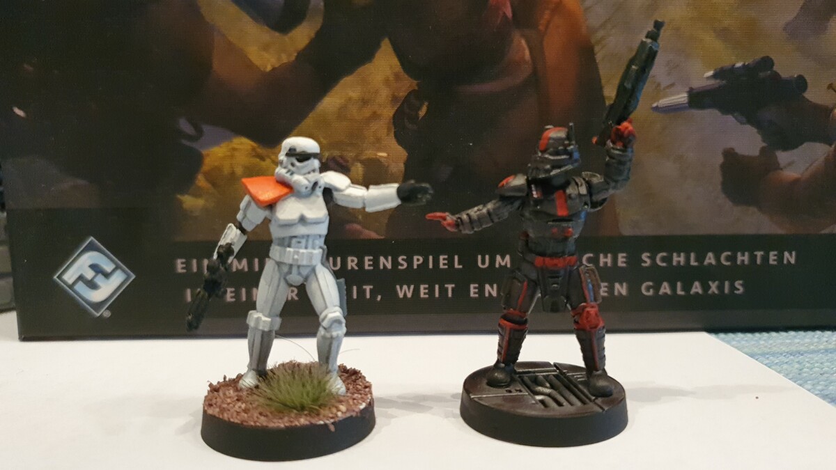 Stormtrooper vs Sith Trooper